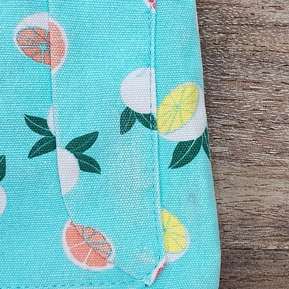 Kavu Keepalong Citrus Print Adjustable Crossbody Bag - Picture 10 of 12